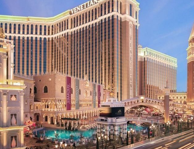 pertunjukan-dan-hiburan-malam-yang-memikat-pengunjung